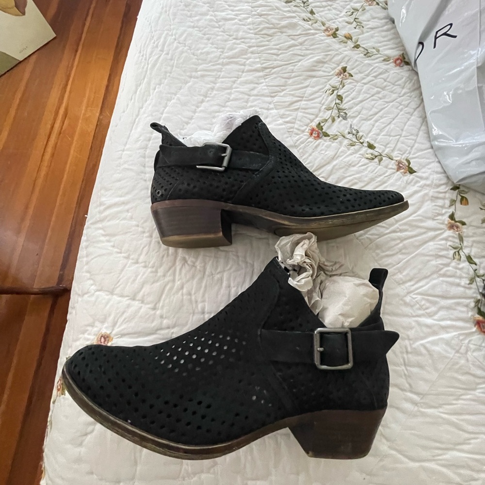 Lucky boot bootie size 8.5 black eyelet holes in suede